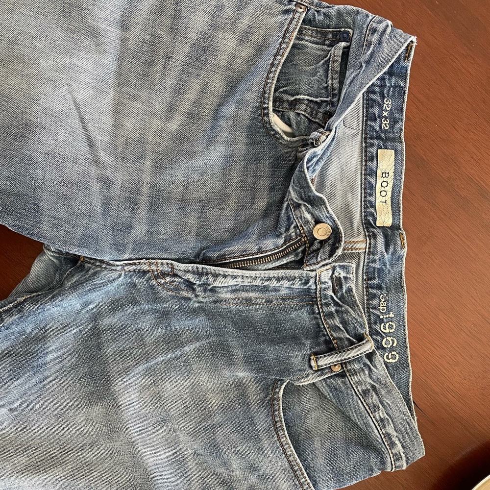 EUC Gap bootcut blue jeans. 32x32 no rips or tears or stains.